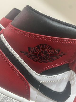 Jordan 1 Mid Chicago toe