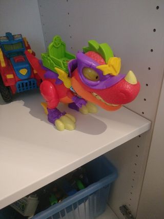 Superthing dinosaurio y camion