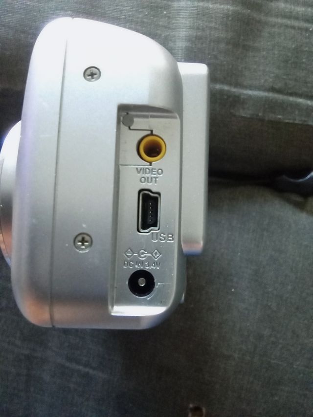 CÀMARA  OLYMPUS FE-10