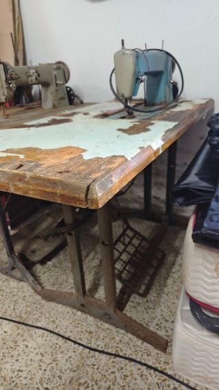Máquinas de coser antiguas y eléctricas