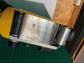 Lijadora de banda DeWalt DEWD26480