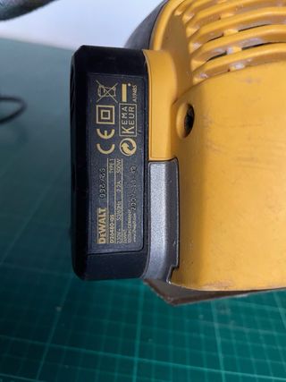 Lijadora de banda DeWalt DEWD26480
