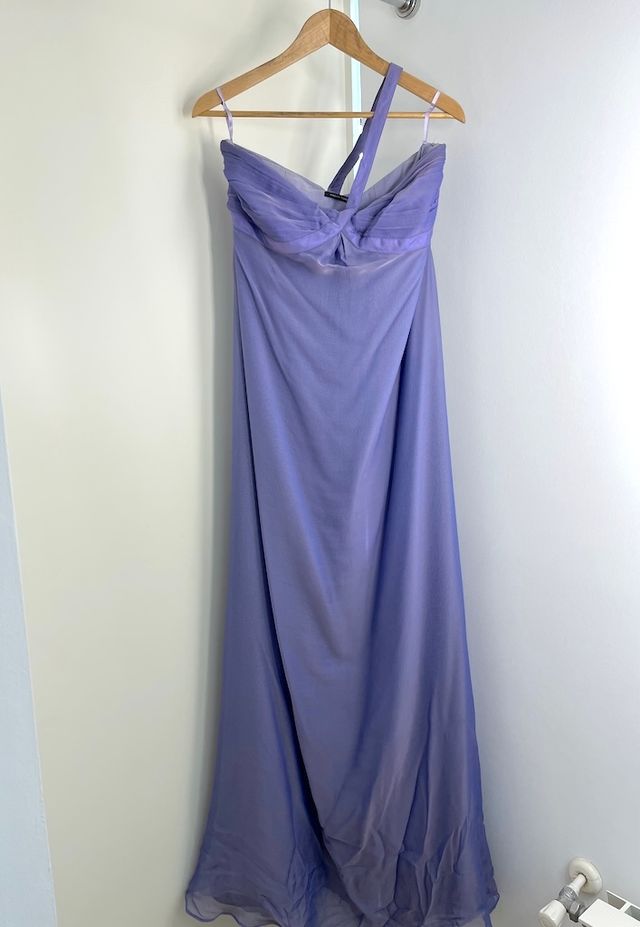 Vestido de fiesta de Roberto Torreta en seda malva