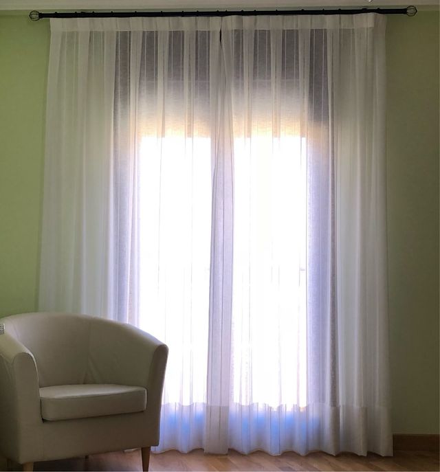 Cortinas y barra con anillas y soportes