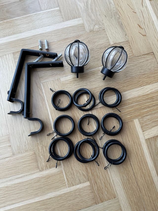 Cortinas y barra con anillas y soportes