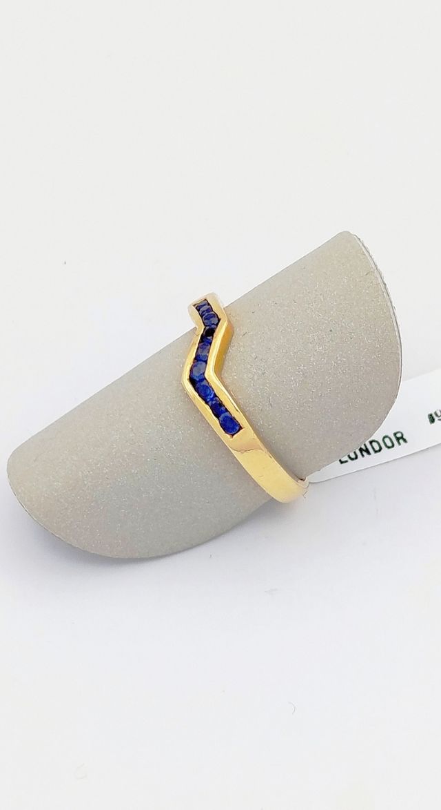 Anillo de Oro de 18k con Zafiros.