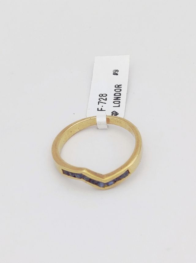 Anillo de Oro de 18k con Zafiros.