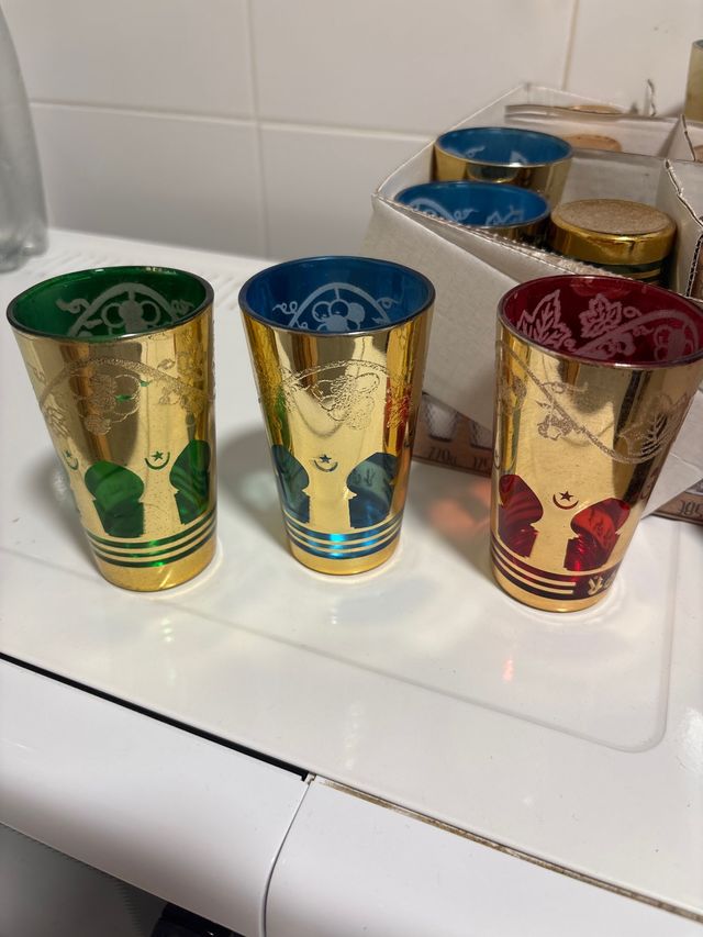 13 Vasos marroquíes dorados y coloridos