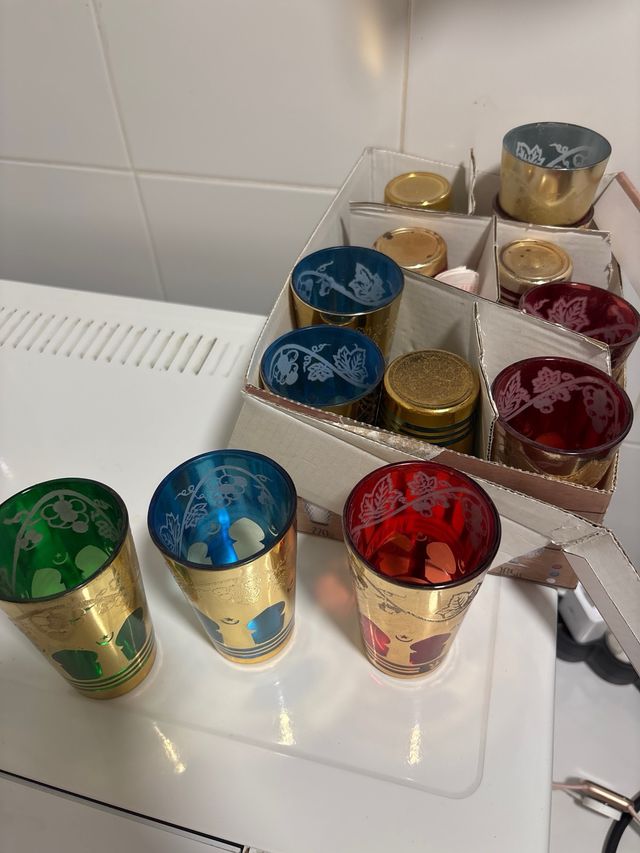 13 Vasos marroquíes dorados y coloridos