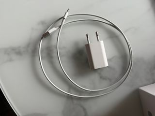 iPhone X 64GB, cargador y cascos