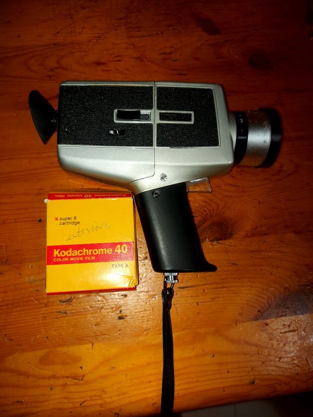 Vecchia fotocamera Vivitar + pellicola