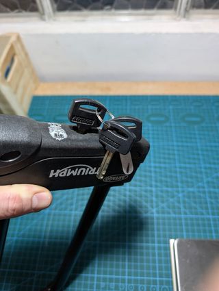 Antirrobo en U Triumph