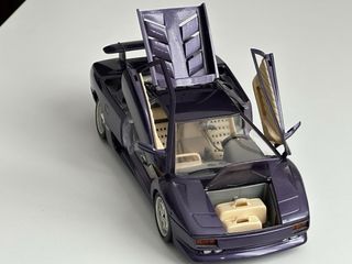 Maqueta Lamborghini Diablo morada