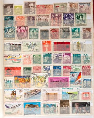 1235 selos coleção + 2 albuns