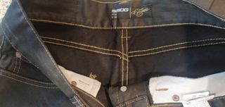 Pantalones vaqueros negros encerados