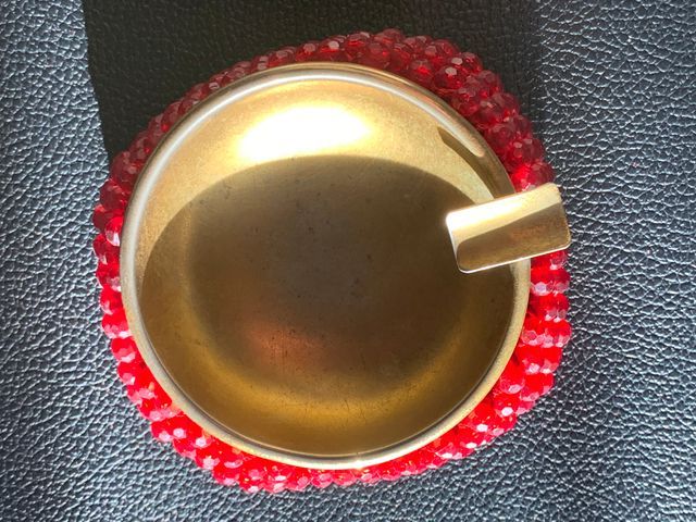 Anni '60/70 Posacenere in ottone con perline rosse