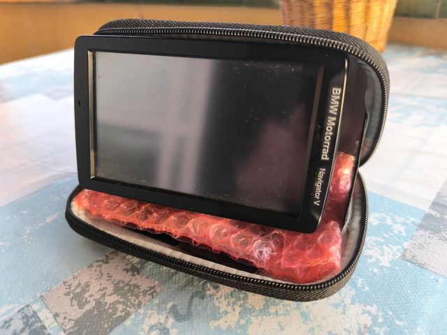 BMW Navigator V con funda y accesorios