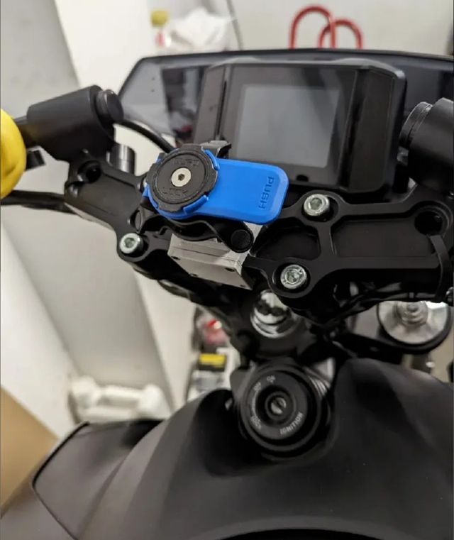 Soporte Yamaha MT-09 para móvil quadlock