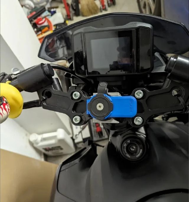 Soporte Yamaha MT-09 para móvil quadlock