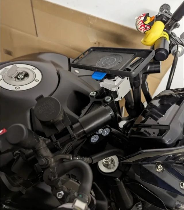Soporte Yamaha MT-09 para móvil quadlock