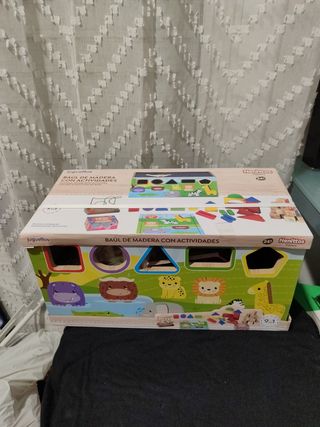 Juguete Baúl Madera con actividades para niños.