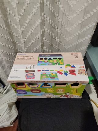 Juguete Baúl Madera con actividades para niños.