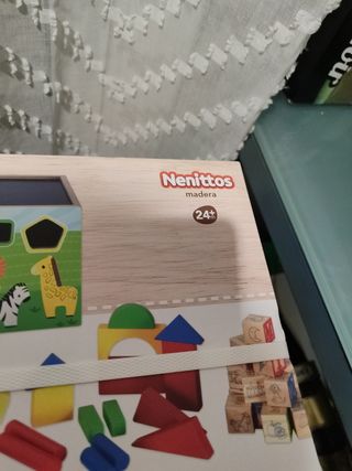 Juguete Baúl Madera con actividades para niños.