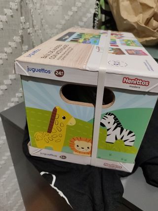 Juguete Baúl Madera con actividades para niños.
