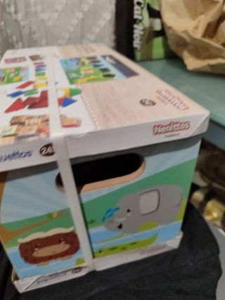 Juguete Baúl Madera con actividades para niños.