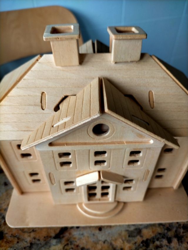 Casa de manualidades de madera para decorarla