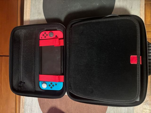 Nintendo Switch consola y funda