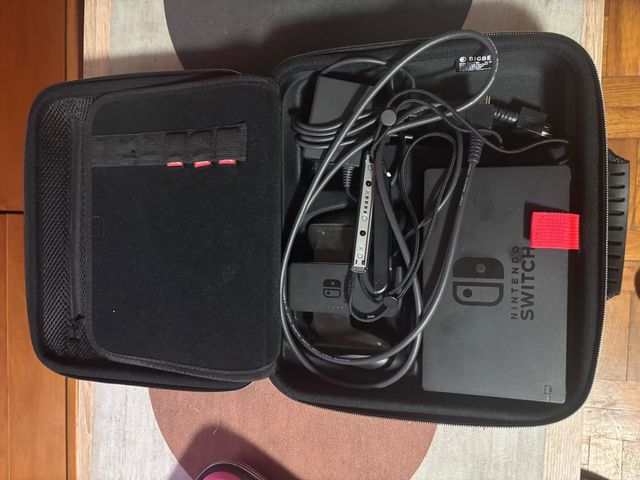 Nintendo Switch consola y funda