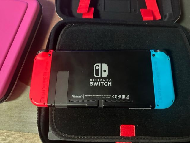 Nintendo Switch consola y funda