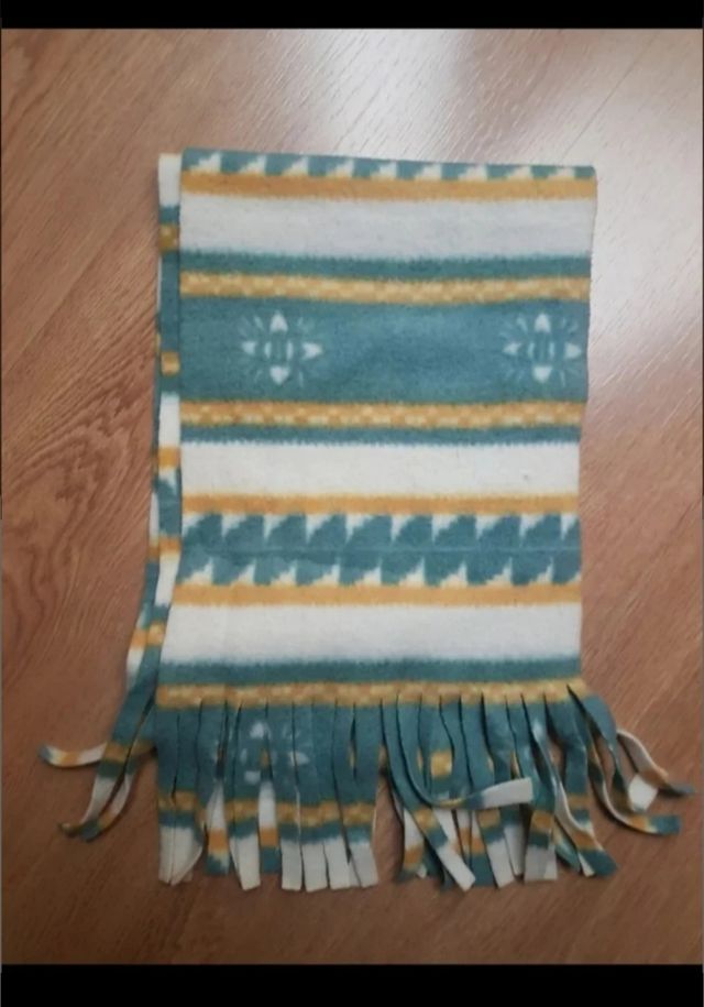 Bufanda polar azul y blanca