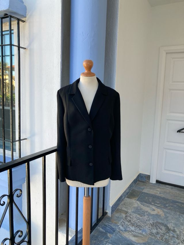 Chaqueta Negra con Solapas.Perfecto Estado
Medidas