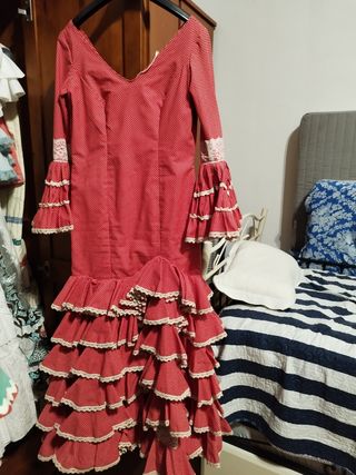 Traje de flamenca talla 42-44 rojo lunar