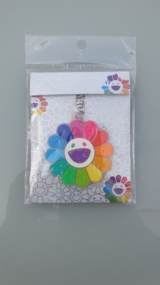 Llavero con forma de flor de Takashi Murakami