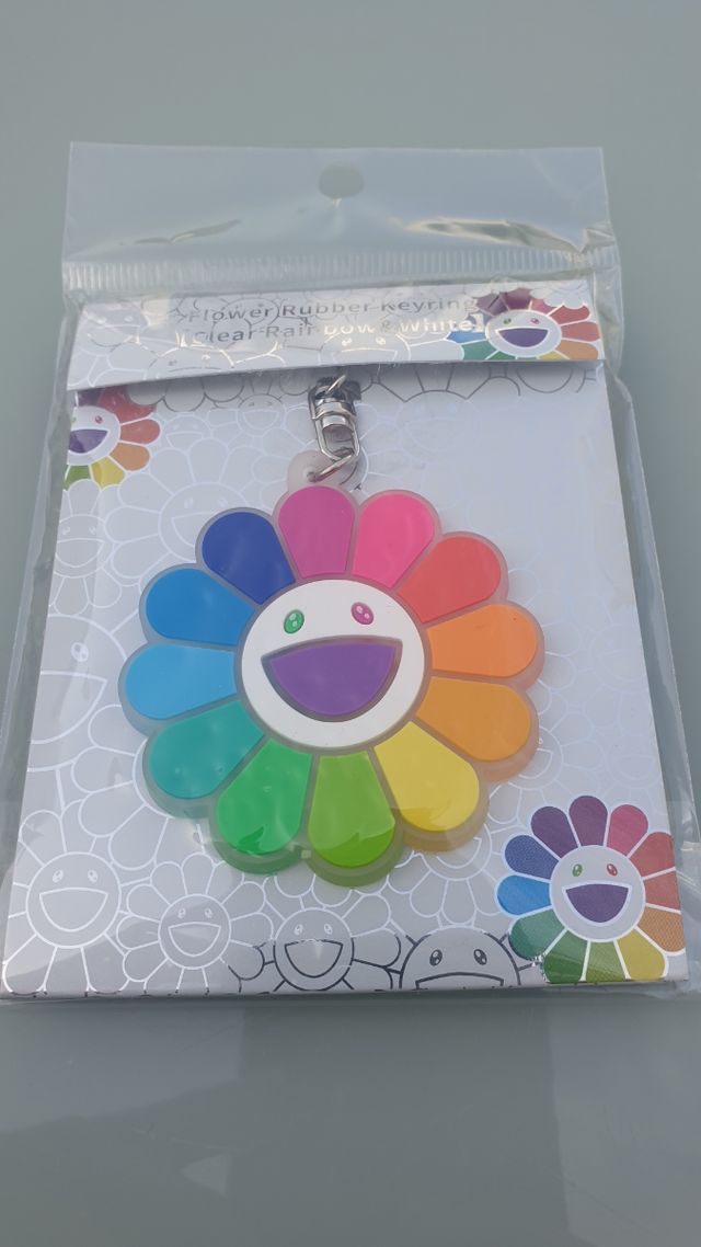 Llavero con forma de flor de Takashi Murakami