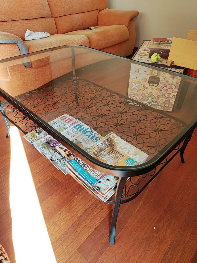 Tavolo da soggiorno con vetro