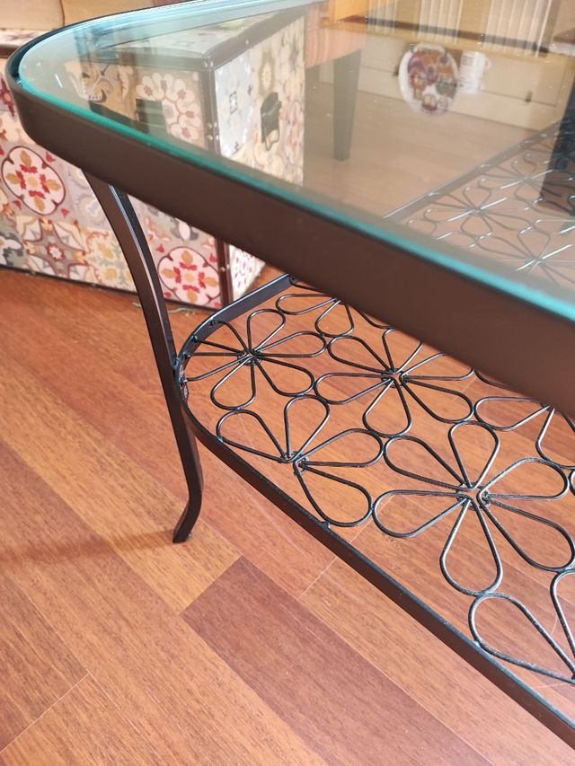 Tavolo da soggiorno con vetro