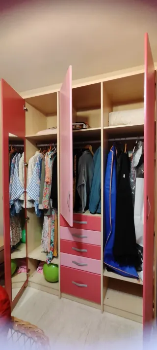 Armario 3 puertas rosa con cajones