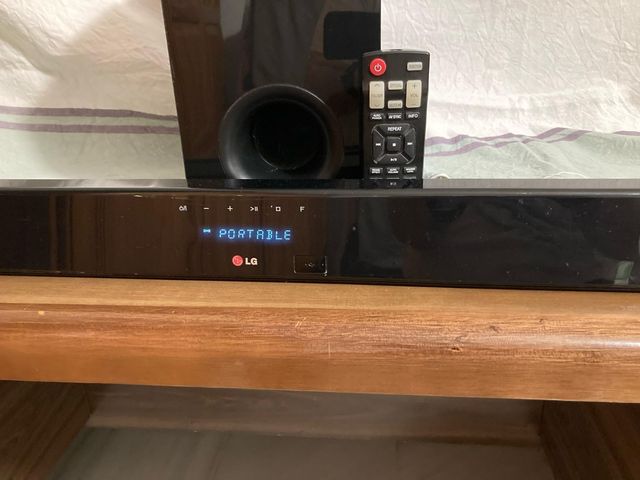 Barra de sonido LG NB3530A 2.1 300W