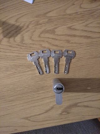 Bombillo cerradura C2 + 4 llaves