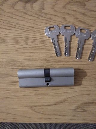 Bombillo cerradura C2 + 4 llaves