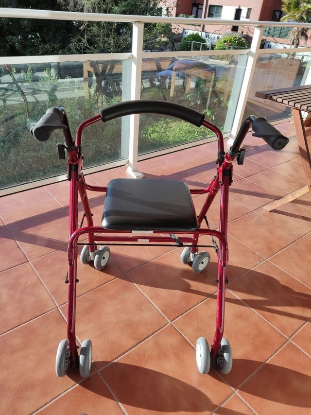 Andador Nova AD160 con asiento y ruedas