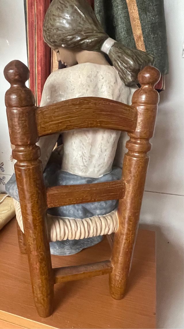 Figura Cancion de cuna porcelana Lladro