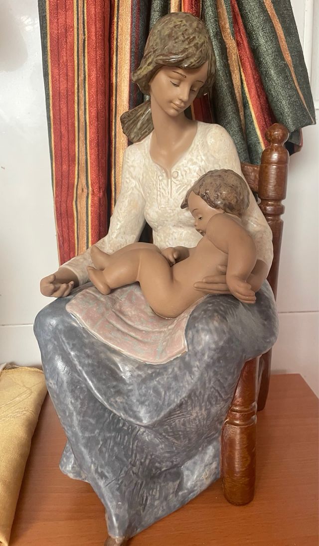 Figura Cancion de cuna porcelana Lladro