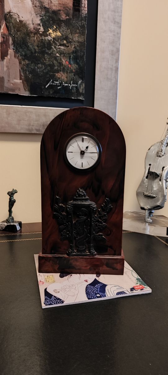 Reloj sobremesa resina