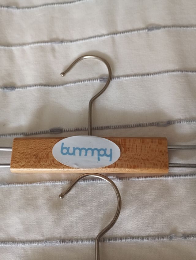 Perchas de madera ropa infantil