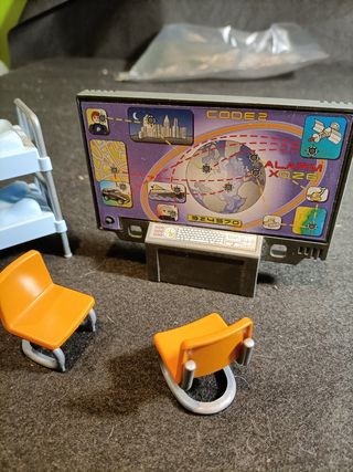Playmobil guarida espia